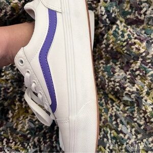 Vans Ward Deluxe size 7 purple pop and white